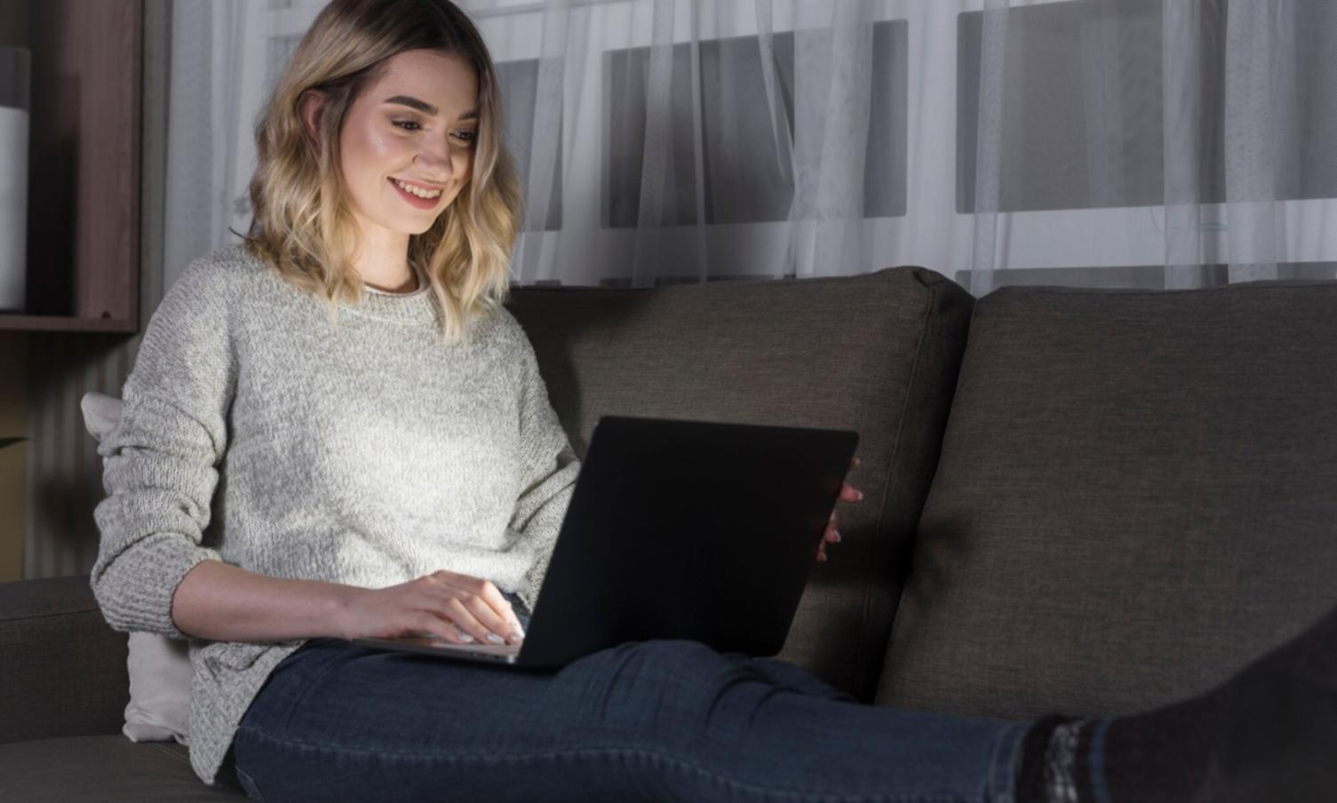 Teilnehmer analysieren gemeinsam Finanzberichte und Marktdaten